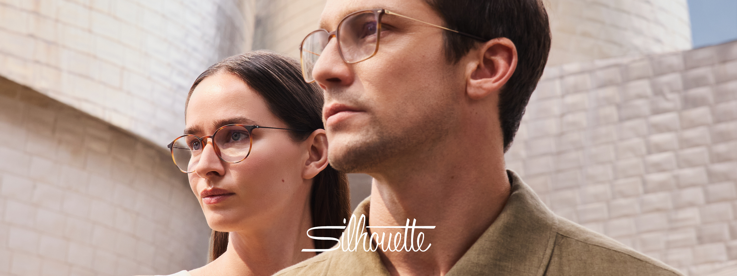 Silhouette: Mann und Frau tragen jeweils eine Brille